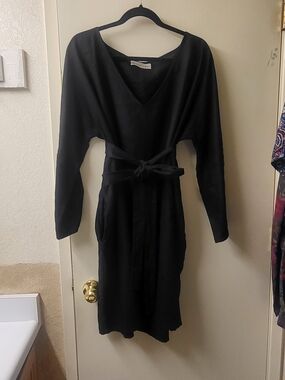 NWOT, Love And Confuse Frida V-Neck Midi 100% European Linen Dress